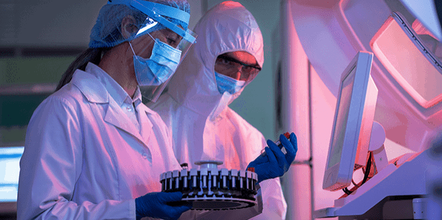 Zwei Laboranten in einem Labor