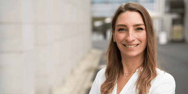 Sandra Staudigel lächelt in die Kamera